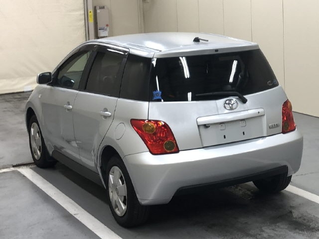 TOYOTA IST