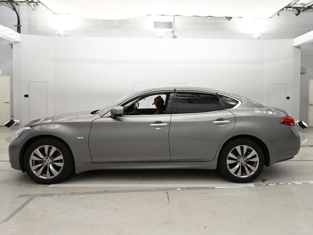 NISSAN FUGA