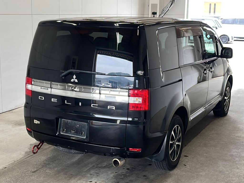 MITSUBISHI DELICA D:5