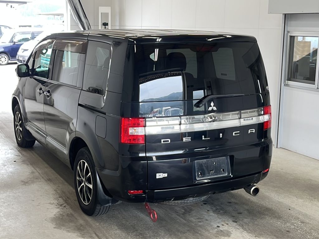 MITSUBISHI DELICA D:5