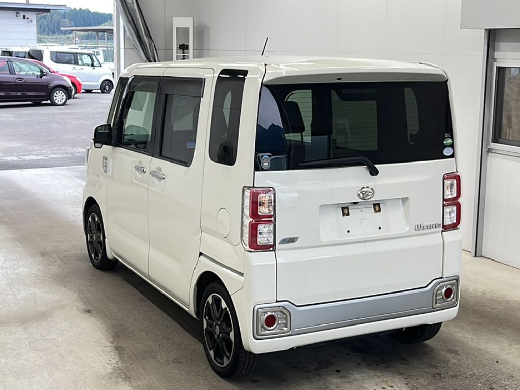 DAIHATSU WAKE