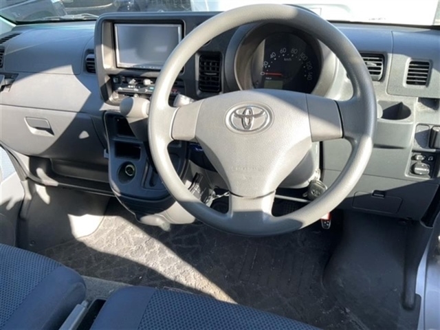 TOYOTA PIXIS VAN