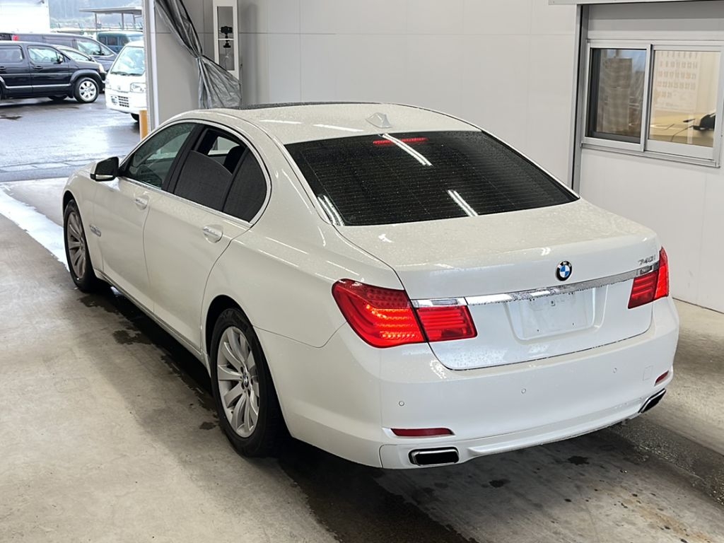 BMW 7-SERIES