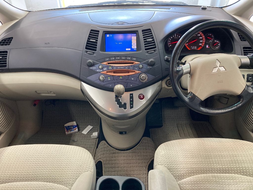 MITSUBISHI GRANDIS