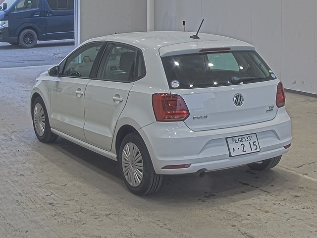 VOLKSWAGEN POLO
