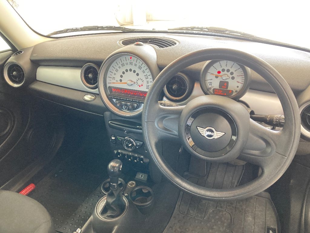 MINI HATCH