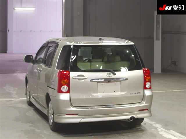 TOYOTA RAUM
