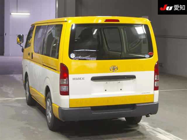 TOYOTA REGIUS ACE
