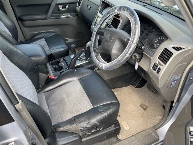 MITSUBISHI PAJERO