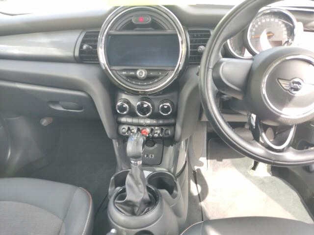 MINI HATCH