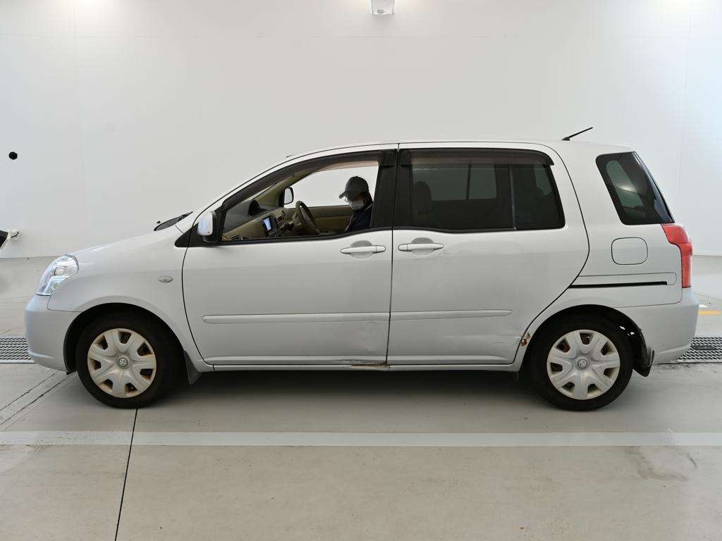 TOYOTA RAUM