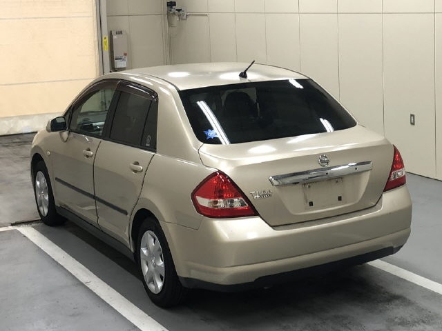 NISSAN TIIDA LATIO
