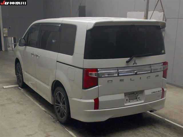 MITSUBISHI DELICA D:5