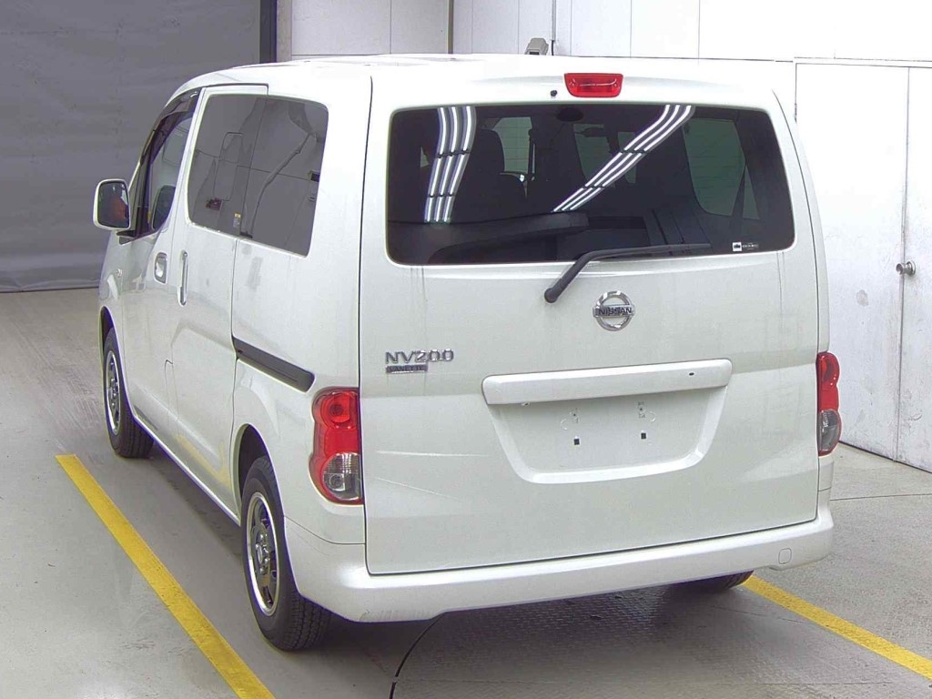 NISSAN NV200