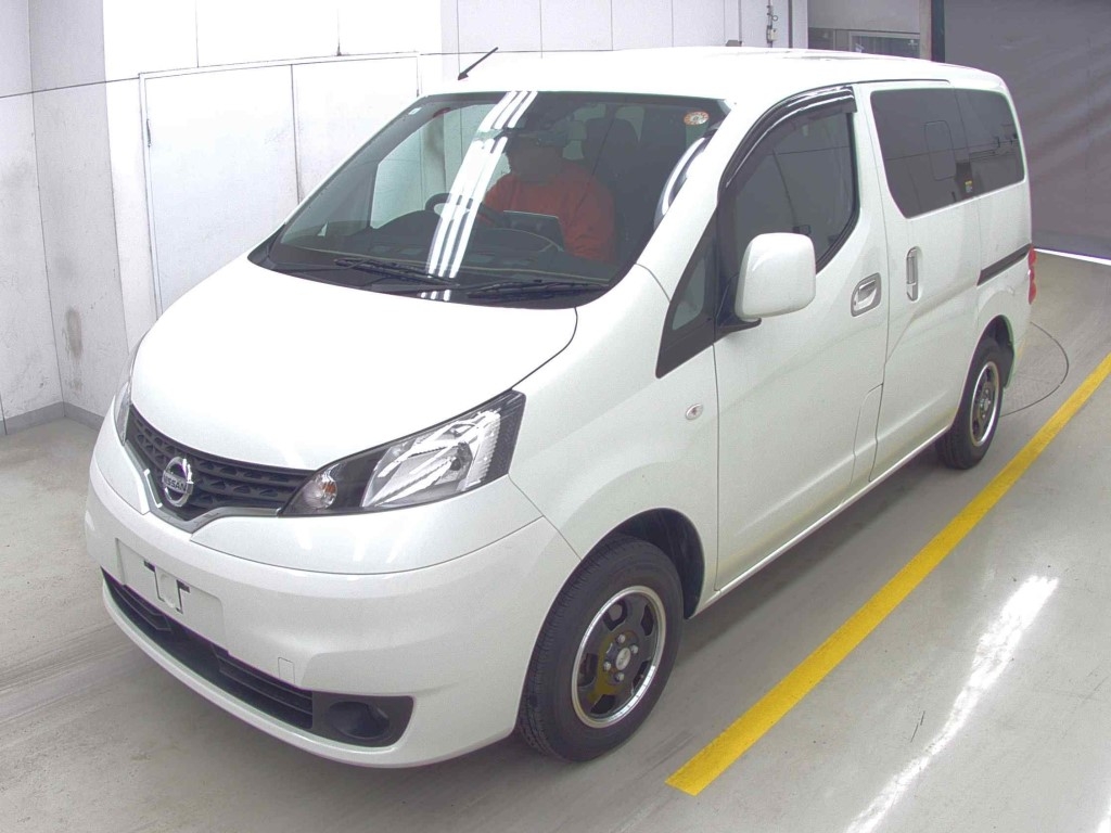 NISSAN NV200