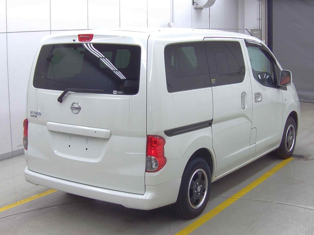 NISSAN NV200