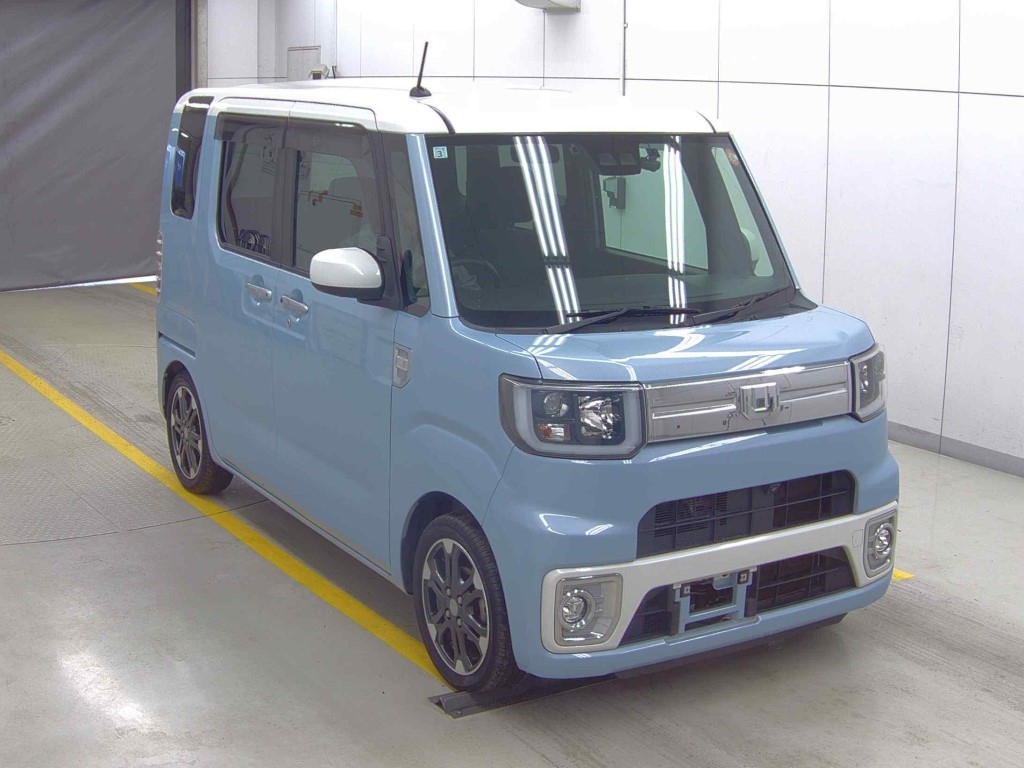 DAIHATSU WAKE