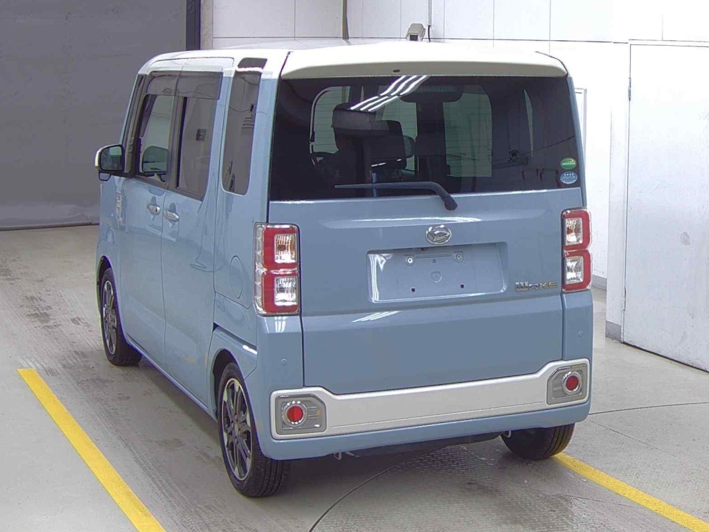 DAIHATSU WAKE