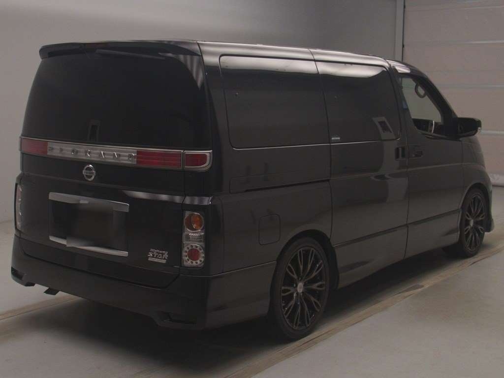 NISSAN ELGRAND