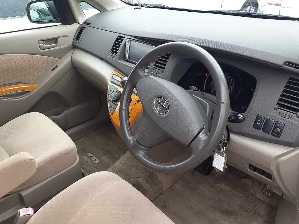 TOYOTA ISIS