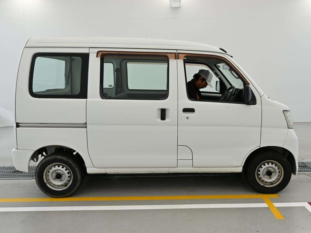 TOYOTA PIXIS VAN