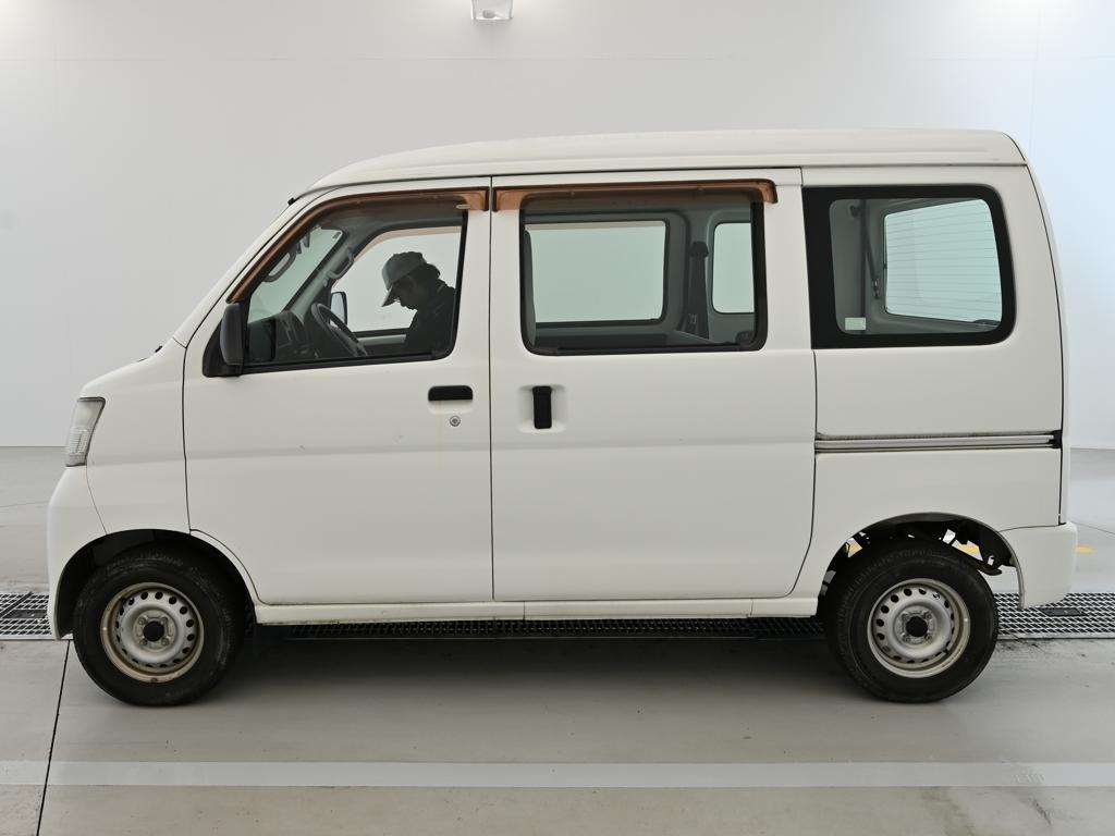 TOYOTA PIXIS VAN