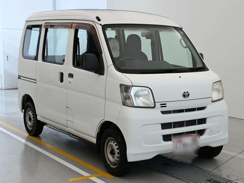 TOYOTA PIXIS VAN