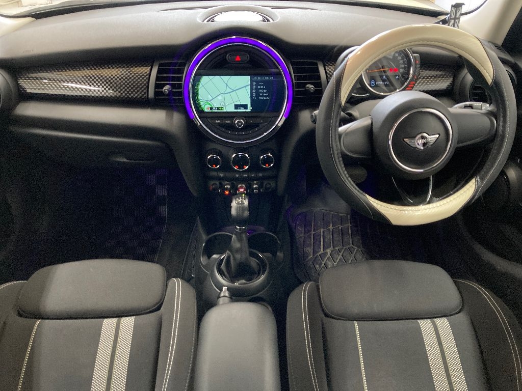 MINI HATCH