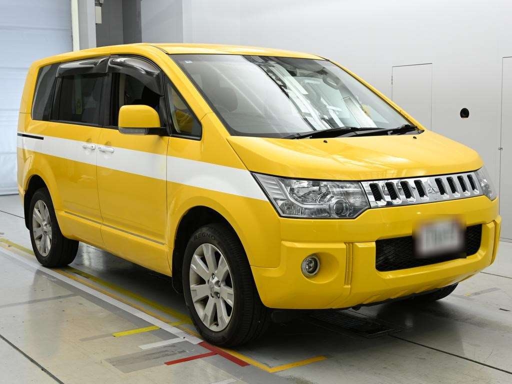 MITSUBISHI DELICA D:5