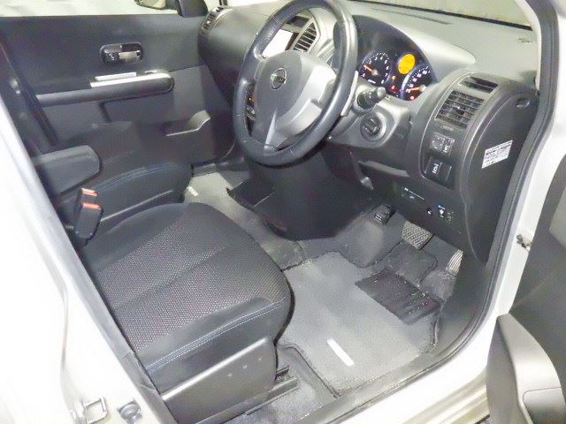 NISSAN LAFESTA