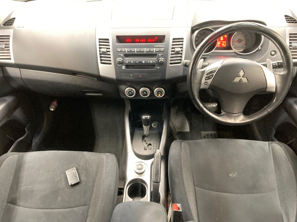 MITSUBISHI OUTLANDER