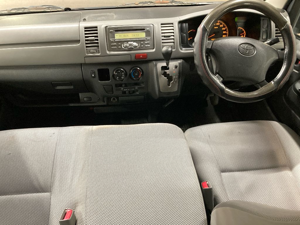 TOYOTA REGIUS ACE