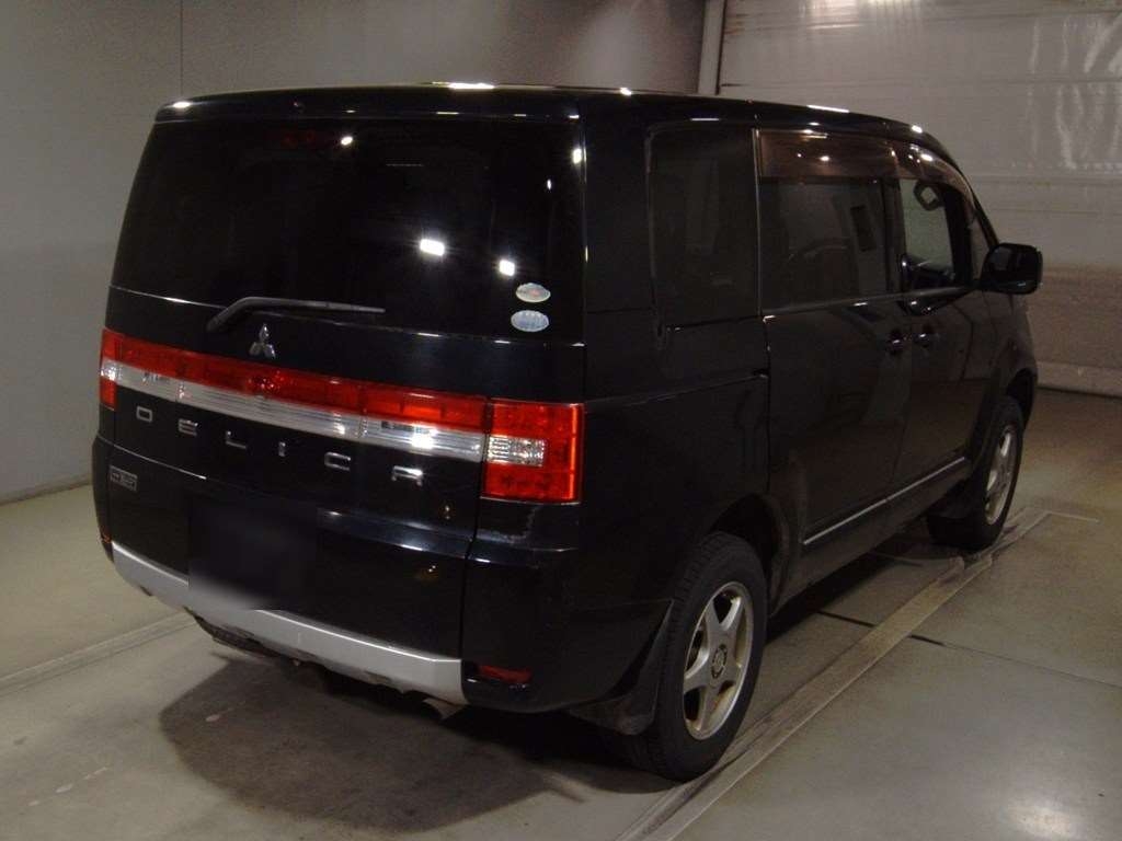 MITSUBISHI DELICA D:5