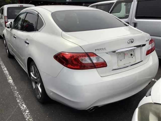 NISSAN FUGA