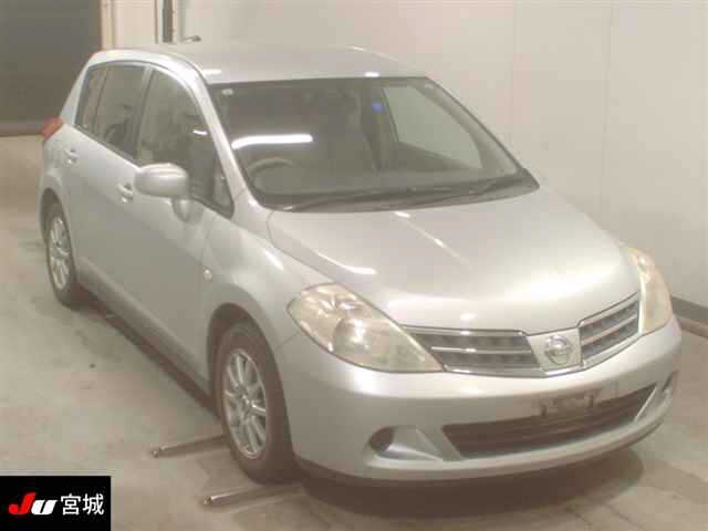 NISSAN TIIDA