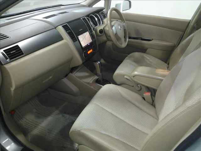 NISSAN TIIDA