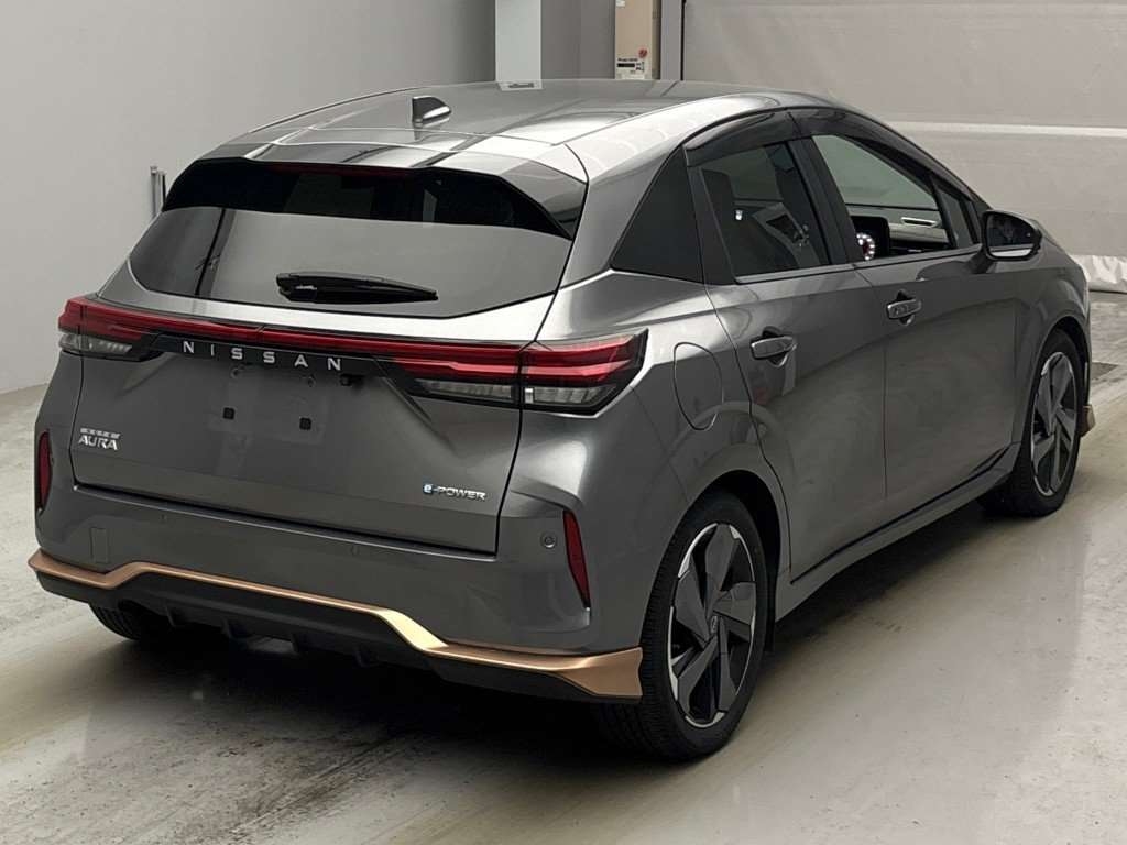 NISSAN AURA