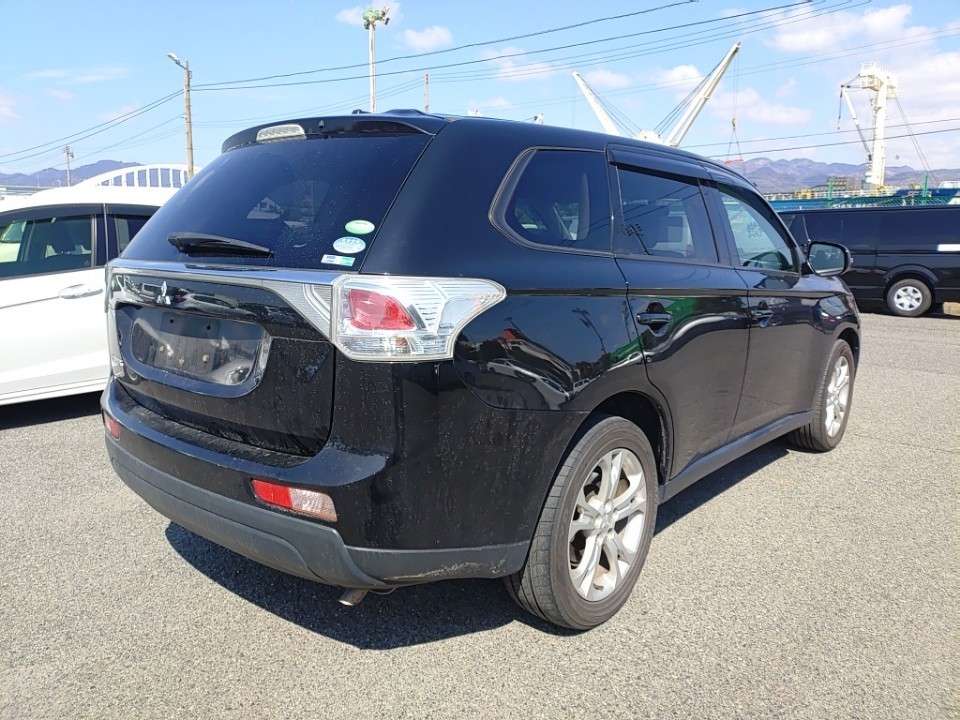 MITSUBISHI OUTLANDER