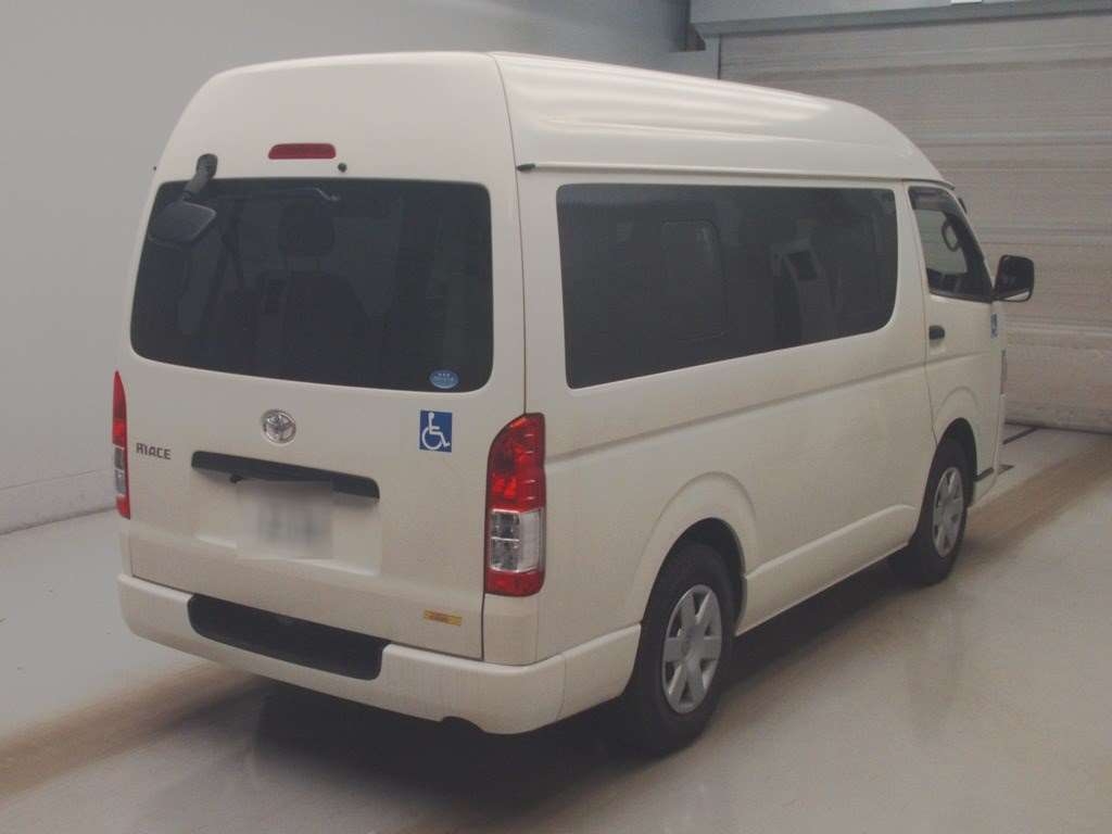 TOYOTA REGIUS ACE