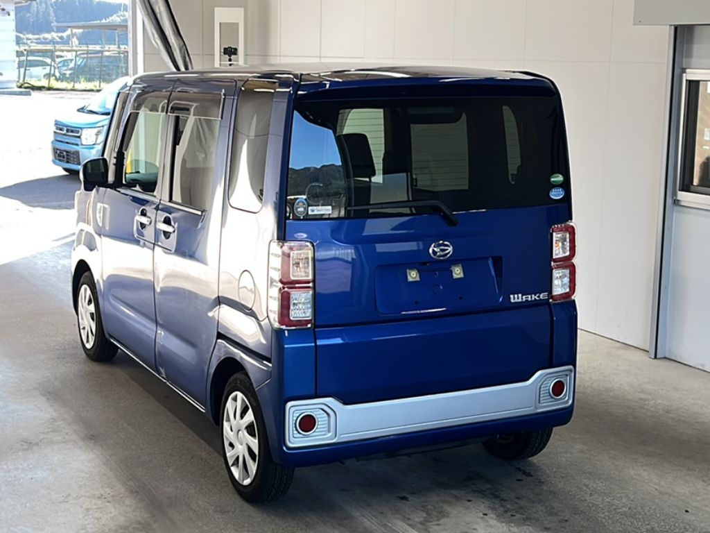 DAIHATSU WAKE