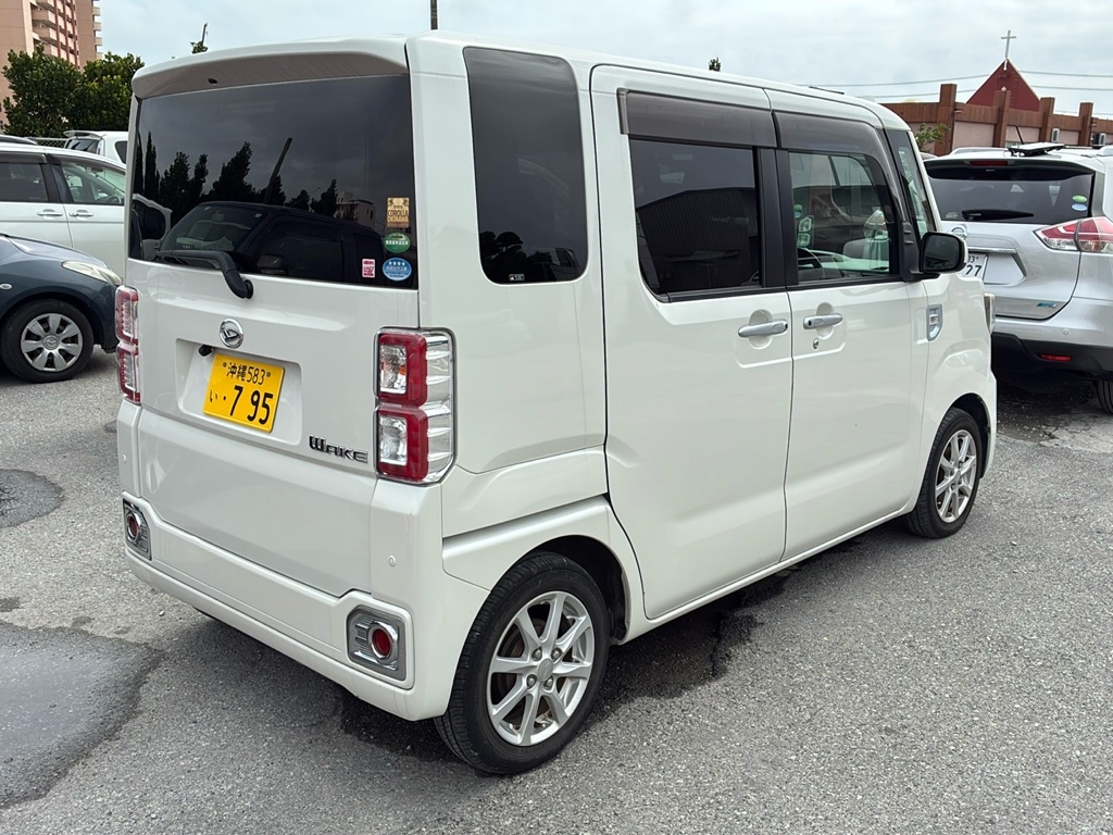 DAIHATSU WAKE