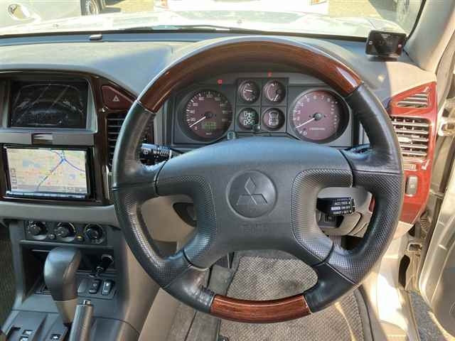 MITSUBISHI PAJERO