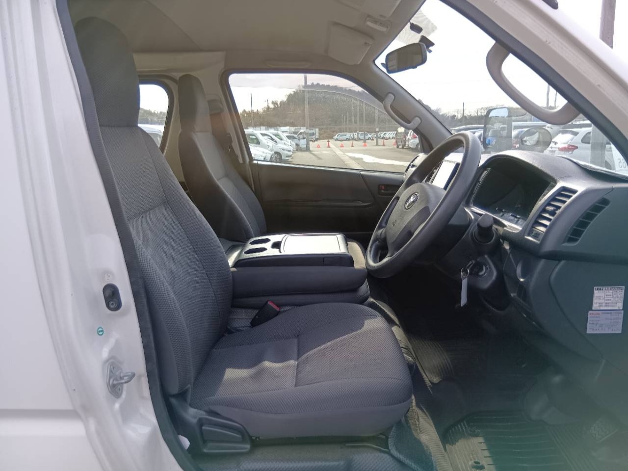 TOYOTA REGIUS ACE