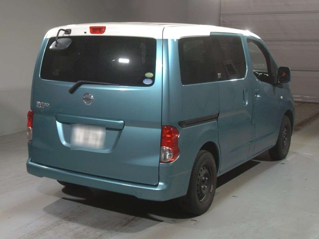 NISSAN NV200