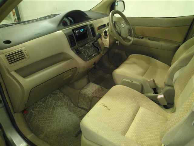 TOYOTA RAUM
