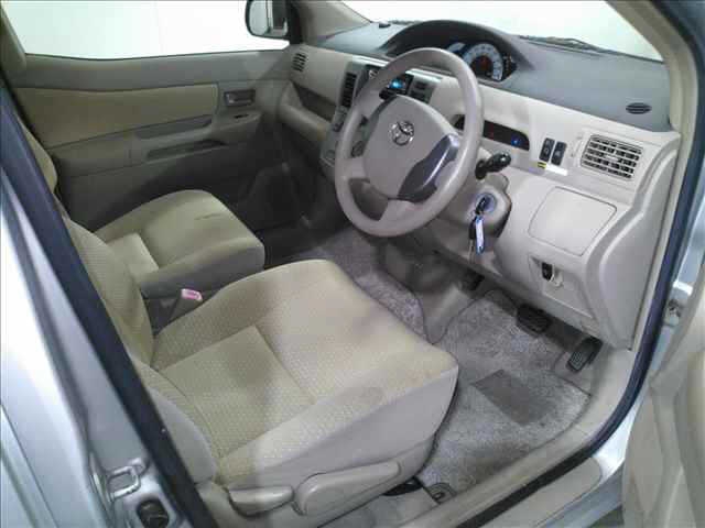 TOYOTA RAUM