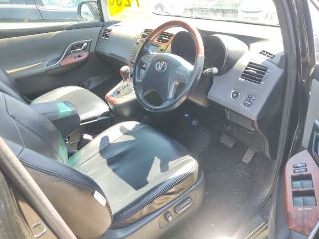TOYOTA MARK X ZIO