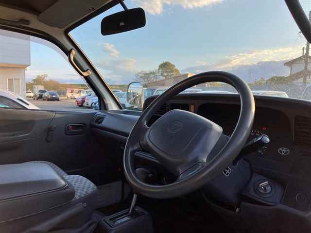 TOYOTA REGIUS ACE