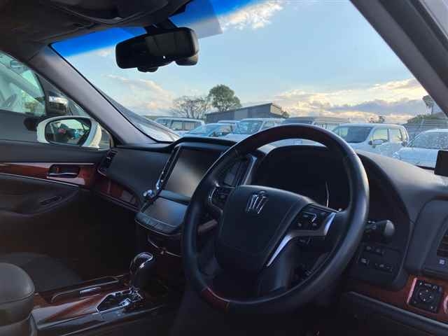 TOYOTA CROWN MAJESTA
