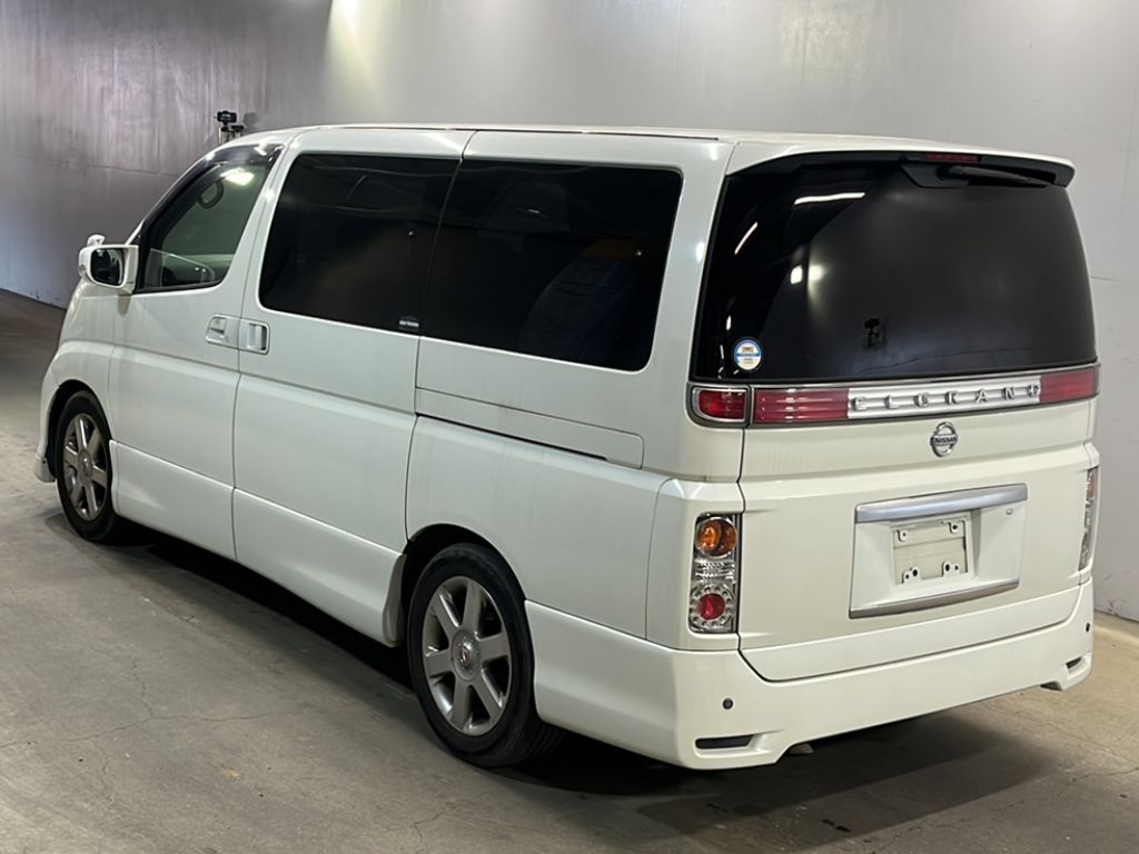 NISSAN ELGRAND